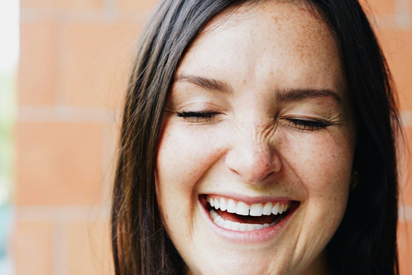 Cosmetic Dentist in Manchester: Bonding and Implant Prices